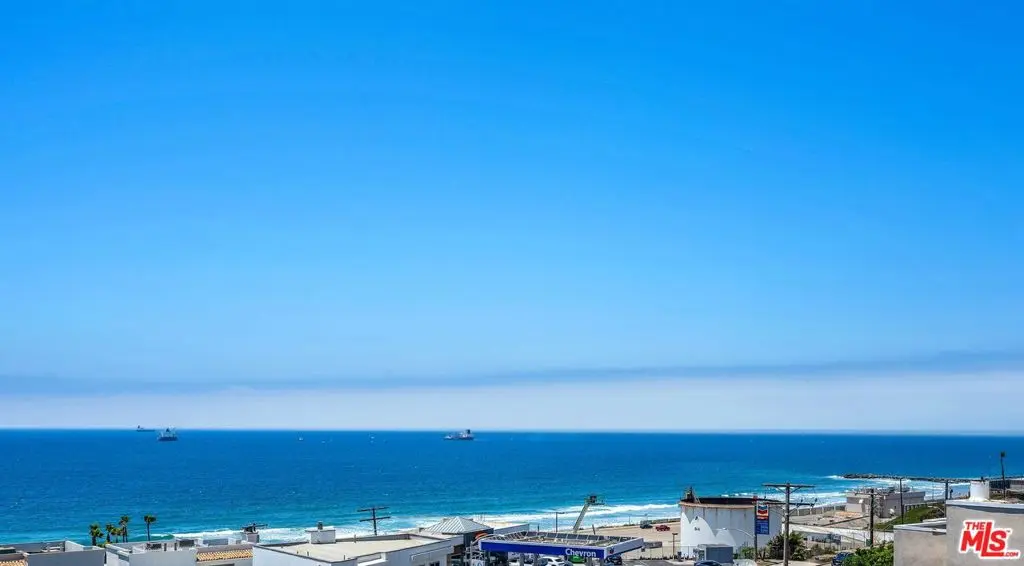 Residential Lease for rent at 308 Gull Street, Manhattan Beach, Los Angeles County, CA featuring 3 beds and 4 baths