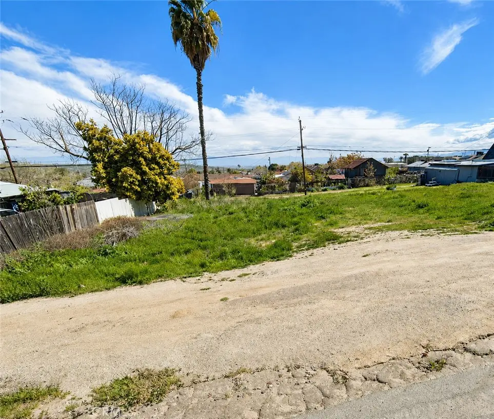 508 Lierly, Taft, CA — listing photo 1