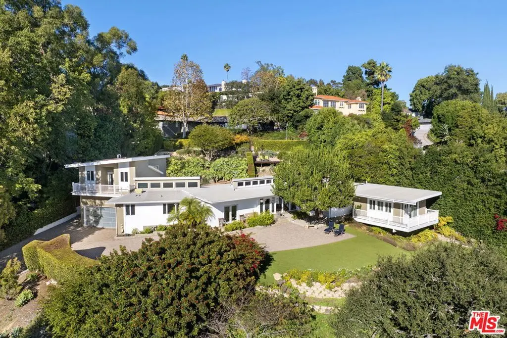 Residential Lease for rent at 11215 W Sunset Boulevard, Los Angeles, Los Angeles County, CA featuring 4 beds and 5 baths