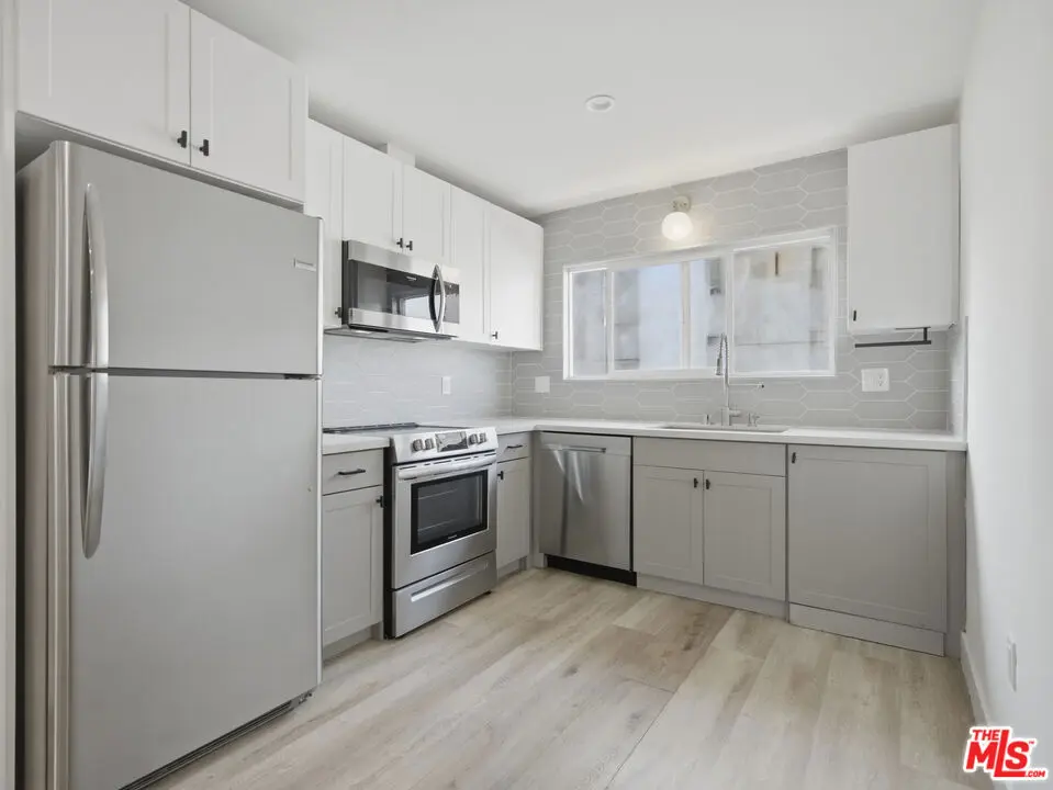 Residential Lease for rent at 6350 Willoughby Avenue 9, Los Angeles, Los Angeles County, CA featuring 1 bed and 1 bath
