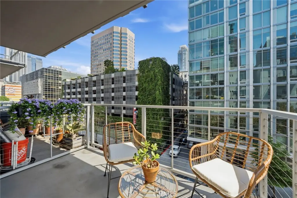 Condominium for sale at 645 W 9th St 424, Los Angeles, CA featuring 1 bed and 1 bath