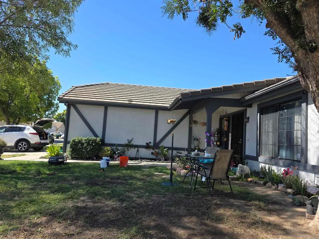 Single Family Residence for sale at 713 Pinehurst Dr, Hemet, CA featuring 3 beds and 2 baths