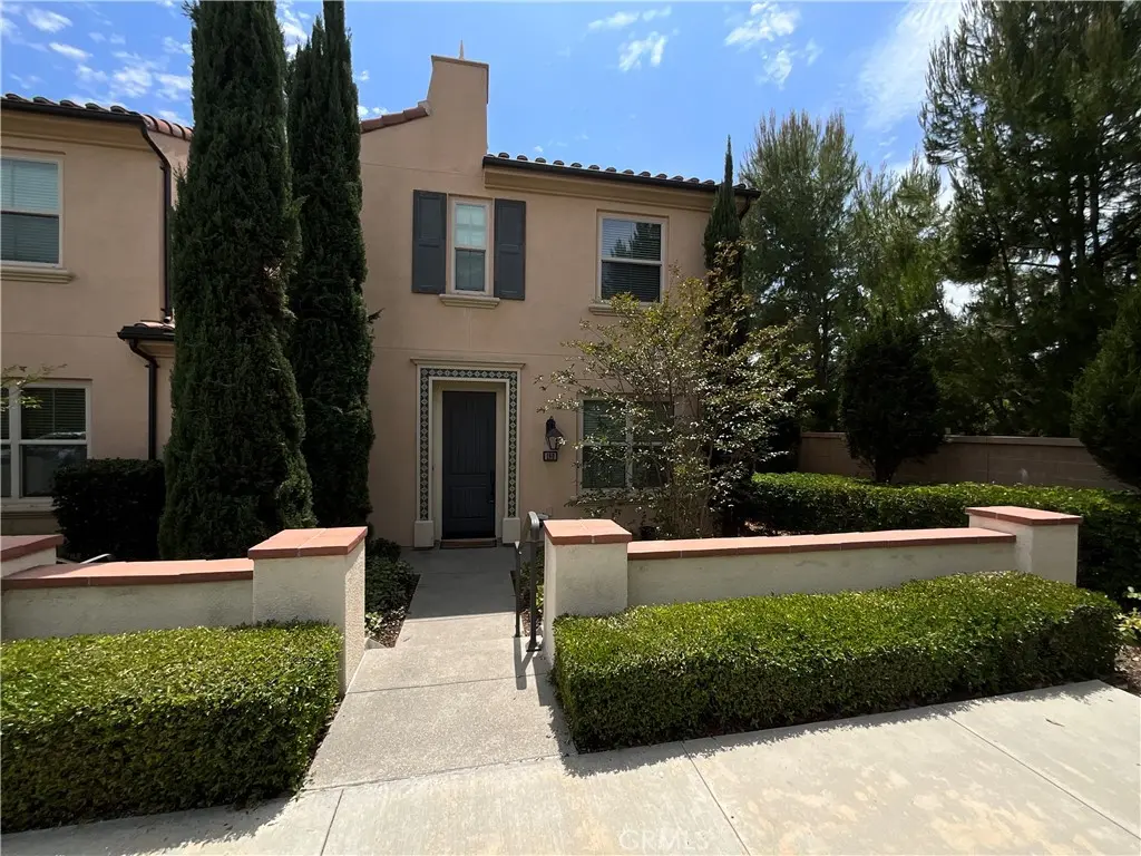 Condominium for rent at 180 Outwest, Irvine, CA featuring 3 beds and 4 baths