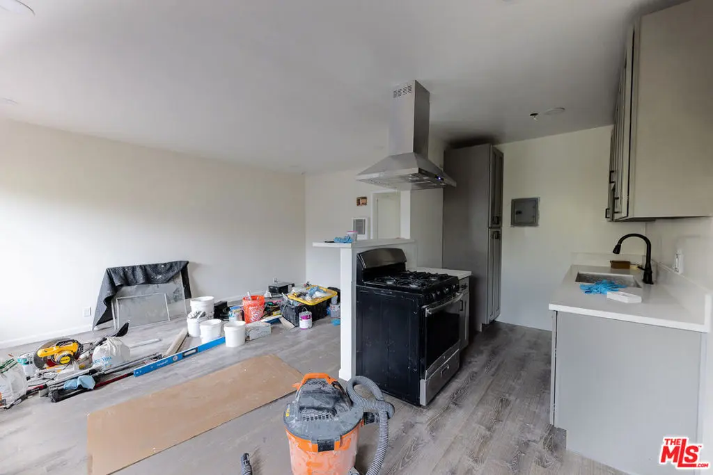 Residential Lease for rent at 6126 Eleanor Avenue 18, Los Angeles, Los Angeles County, CA featuring 1 bed and 1 bath