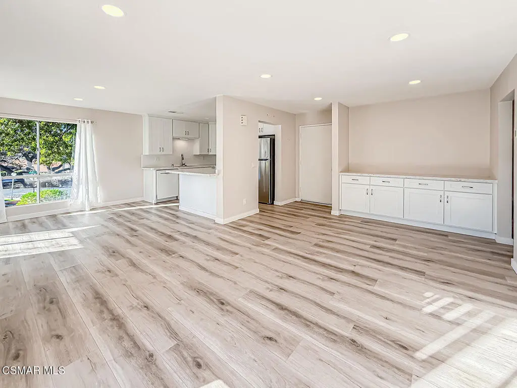291 Sequoia Court 17, Thousand Oaks, CA — listing photo 1