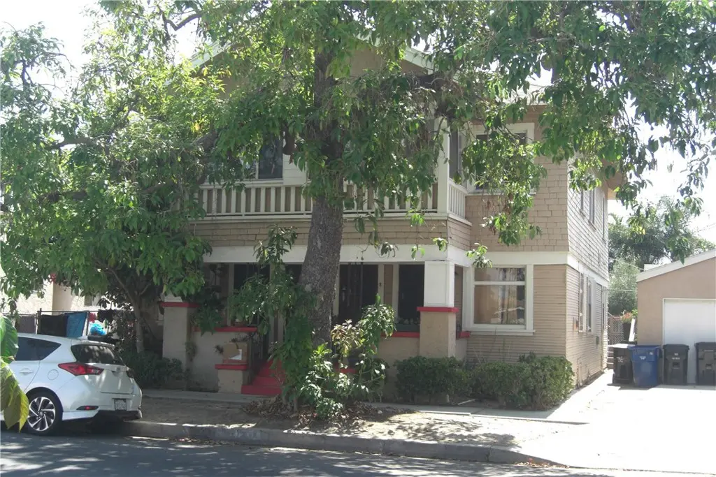 Quadruplex for sale at 3846 S Gramercy Place, Los Angeles, CA
