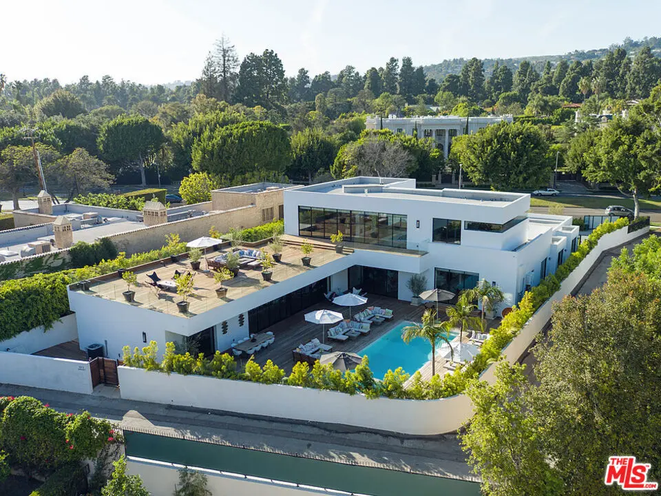 Single Family Residence for rent at 9570 Sunset Boulevard, Beverly Hills, CA featuring 7 beds and 9 baths
