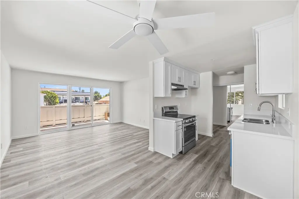 Condominium for sale at 2332 E 17th 101, Long Beach, CA featuring 2 beds and 2 baths