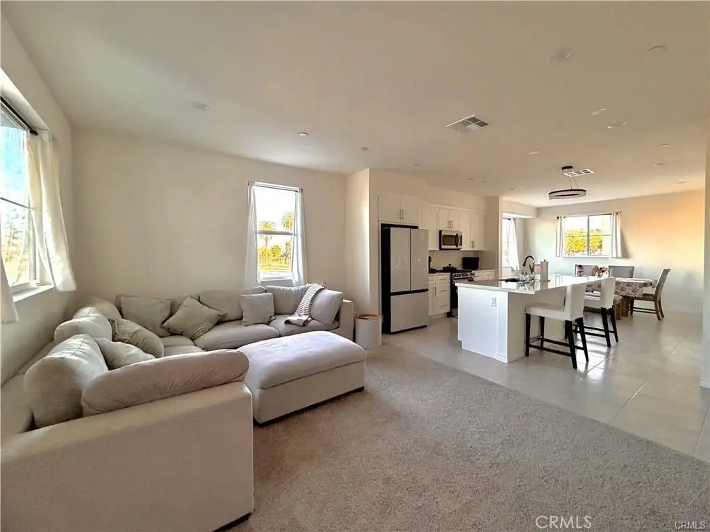 Residential Lease for rent at 11456 Artesia, Artesia, Los Angeles County, CA featuring 4 beds and 4 baths