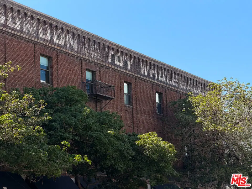 Condominium for sale at 215 S Santa Fe Avenue 4, Los Angeles, CA featuring 1 bed and 1 bath