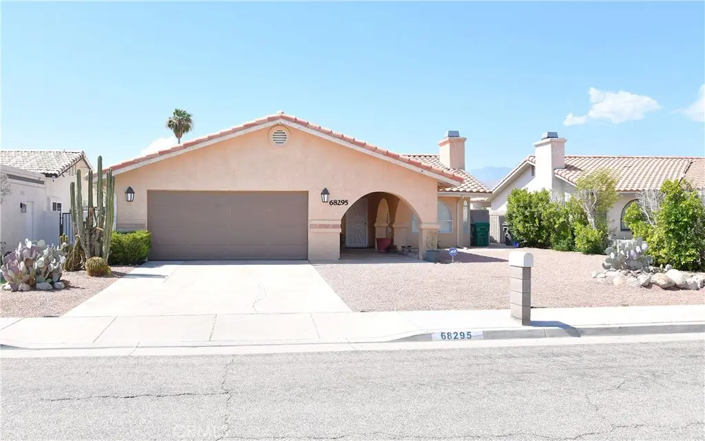Single Family Residence for sale at 68295 Modalo, Cathedral City, CA featuring 3 beds and 2 baths