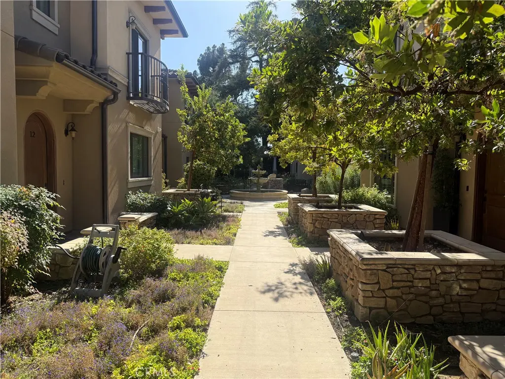 Townhouse for rent at 158 S Sierra Madre, Pasadena, CA featuring 3 beds and 3 baths