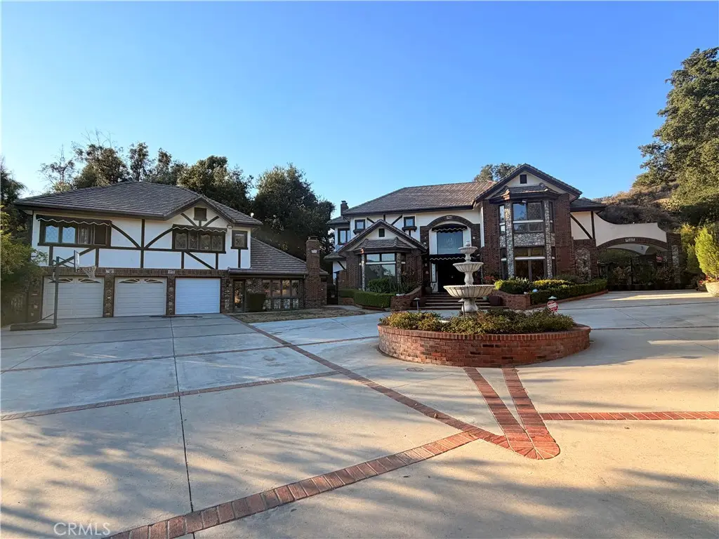 Residential Lease for rent at 5190 Via Del Valle, La Verne, Los Angeles County, CA featuring 6 beds and 7 baths