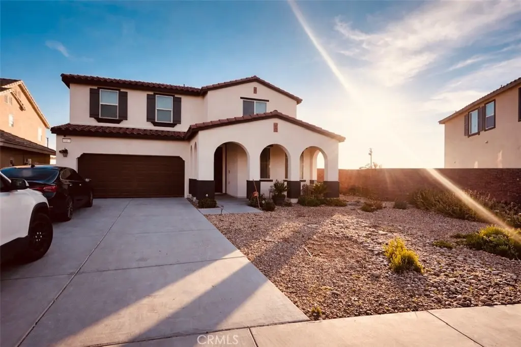 8883 Beacon, Hesperia, CA — listing photo 1