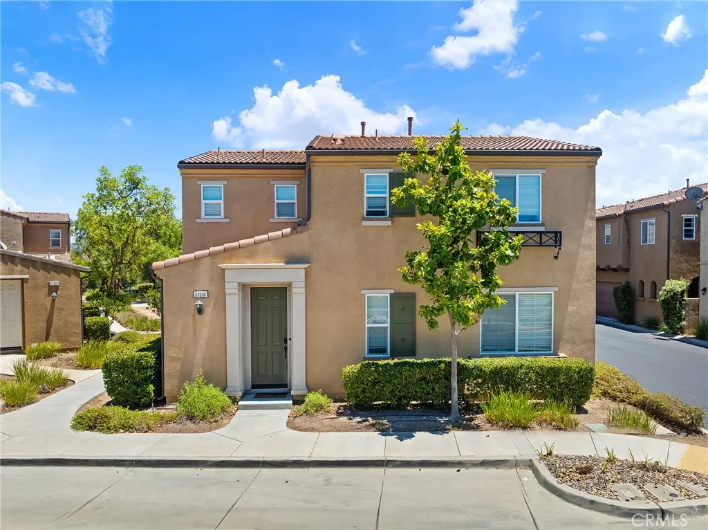 Condominium for sale at 37330 Paseo Tulipa, Murrieta, CA featuring 3 beds and 3 baths