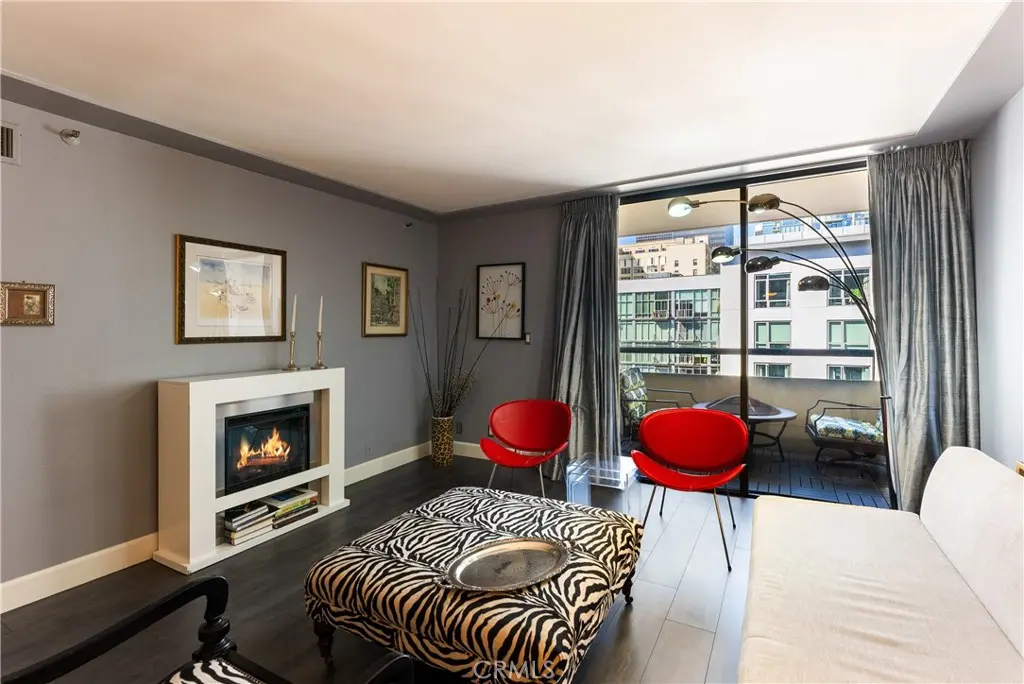 Condominium for sale at 600 W 9th 811, Los Angeles, CA featuring 2 beds and 2 baths