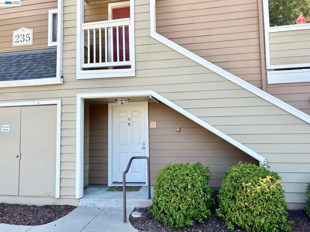 Condominium for sale at 235 Reflections Dr 11, San Ramon, CA featuring 1 bed and 1 bath