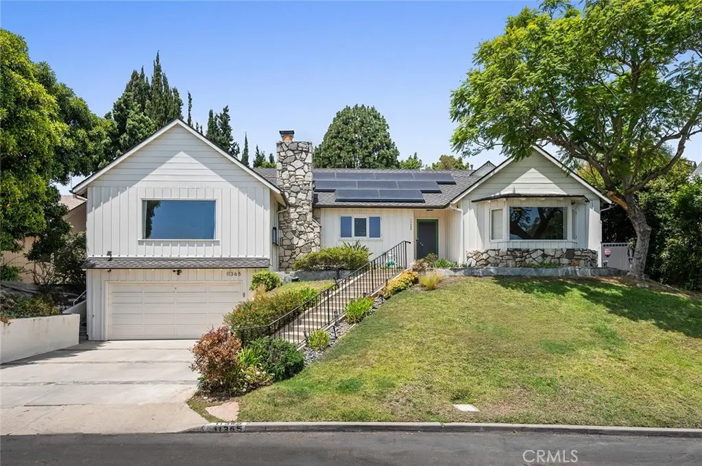 Residential Lease for rent at 11365 Thurston Pl, Los Angeles, Los Angeles County, CA featuring 4 beds and 4 baths
