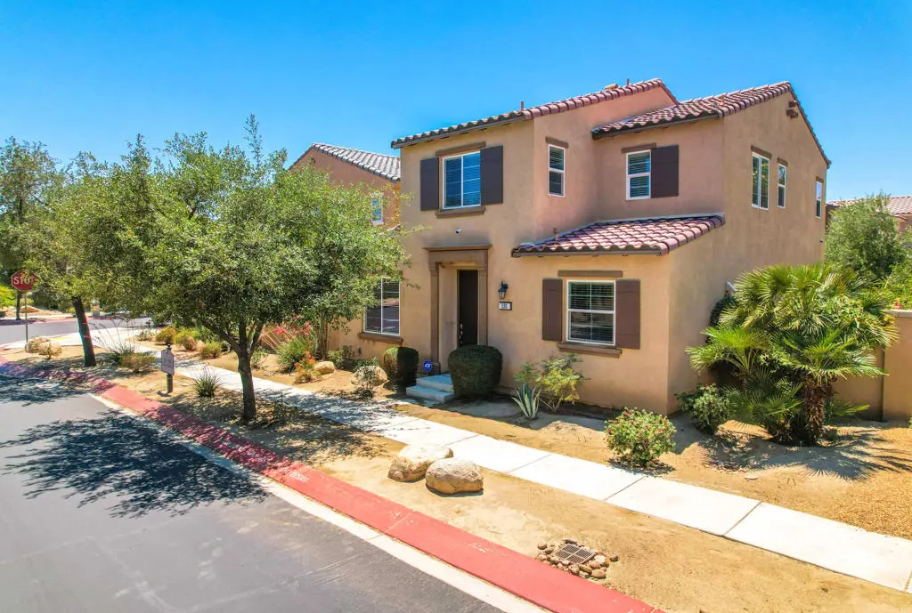 Residential Lease for rent at 530 Calle Vibrante, Palm Desert, Riverside County, CA featuring 3 beds and 3 baths