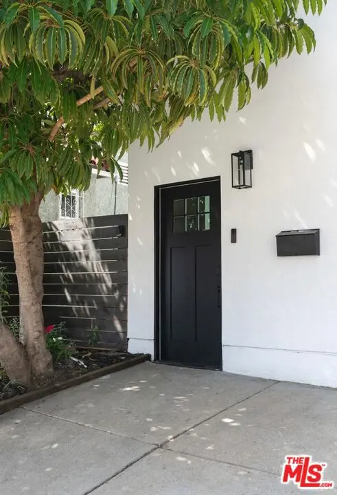 Residential Lease for rent at 7849 Brighton, Los Angeles, CA featuring 1 bed and 1 bath