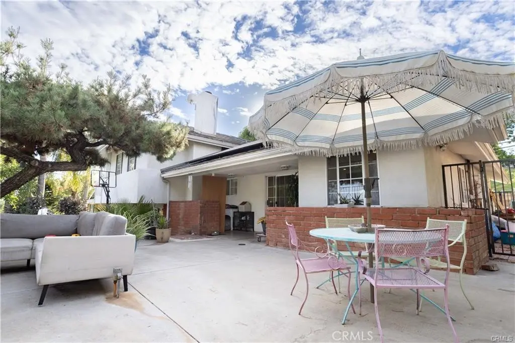 9525 Woodley, North Hills, CA — listing photo 1