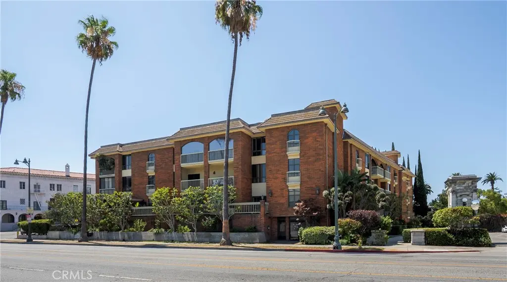 Condominium for sale at 4444 Wilshire 102, Los Angeles, CA featuring 2 beds and 3 baths