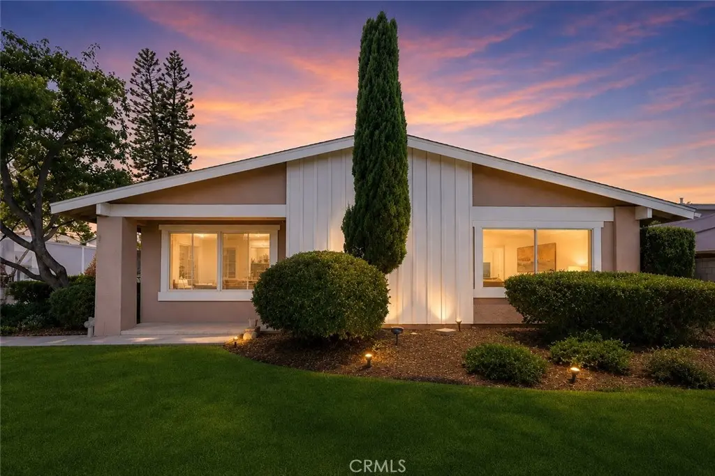 Condominium for sale at 1194 Border A, Corona, CA featuring 2 beds and 1 bath