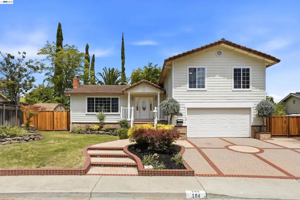 Single Family Residence for sale at 104 Scarboro Pl, San Ramon, CA featuring 4 beds and 3 baths