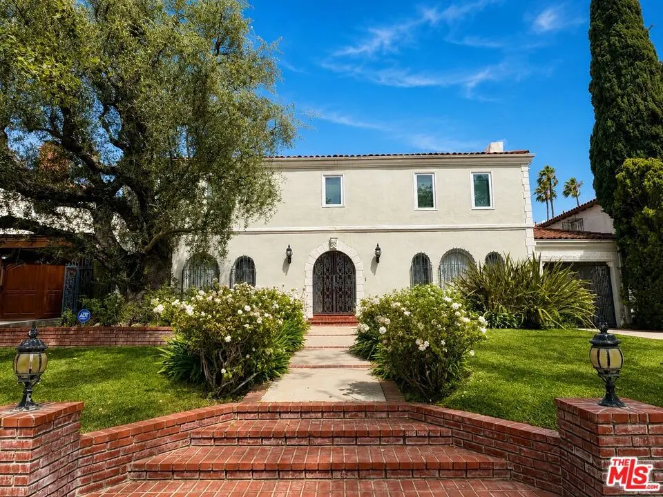 Residential Lease for rent at 414 N Las Palmas Avenue, Los Angeles, Los Angeles County, CA featuring 4 beds and 4 baths