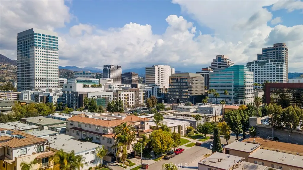 Residential Lease for rent at 333 Milford Street 105, Glendale, Los Angeles County, CA featuring 2 beds and 3 baths