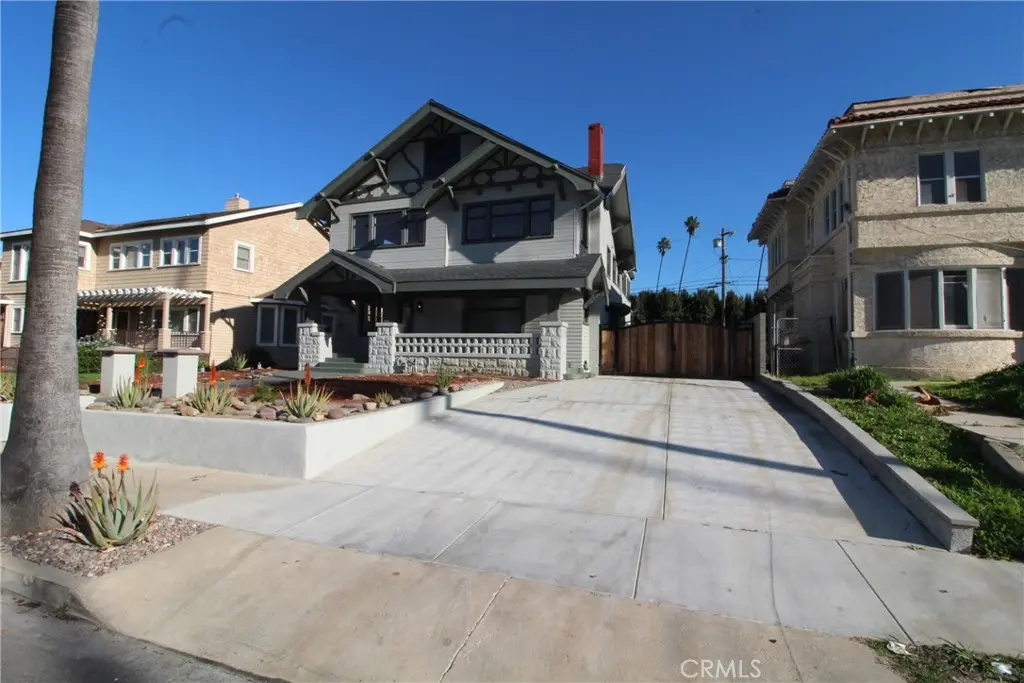Single Family Residence for sale at 1224 3rd Avenue, Los Angeles, CA featuring 5 beds and 6 baths
