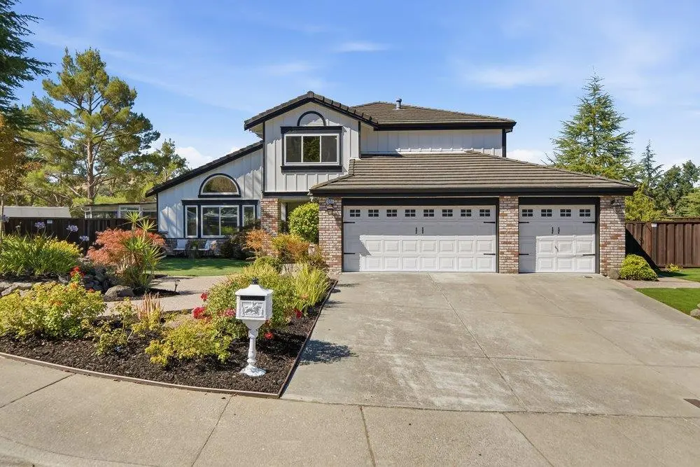 Single Family Residence for sale at 2008 Hill Meadow Place, Danville, CA featuring 5 beds and 3 baths