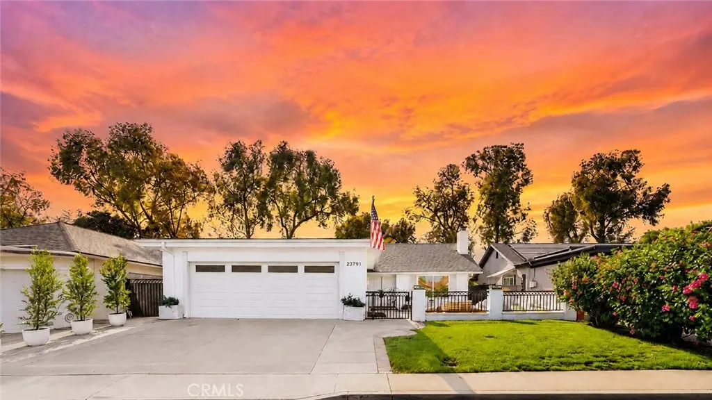 Single Family Residence for sale at 23791 Formello, Laguna Hills, CA featuring 4 beds and 2 baths