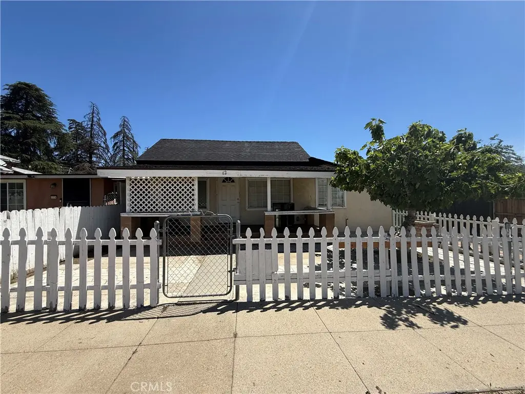 Duplex for sale at 162 N 3rd, Banning, CA featuring 3 beds and 2 baths