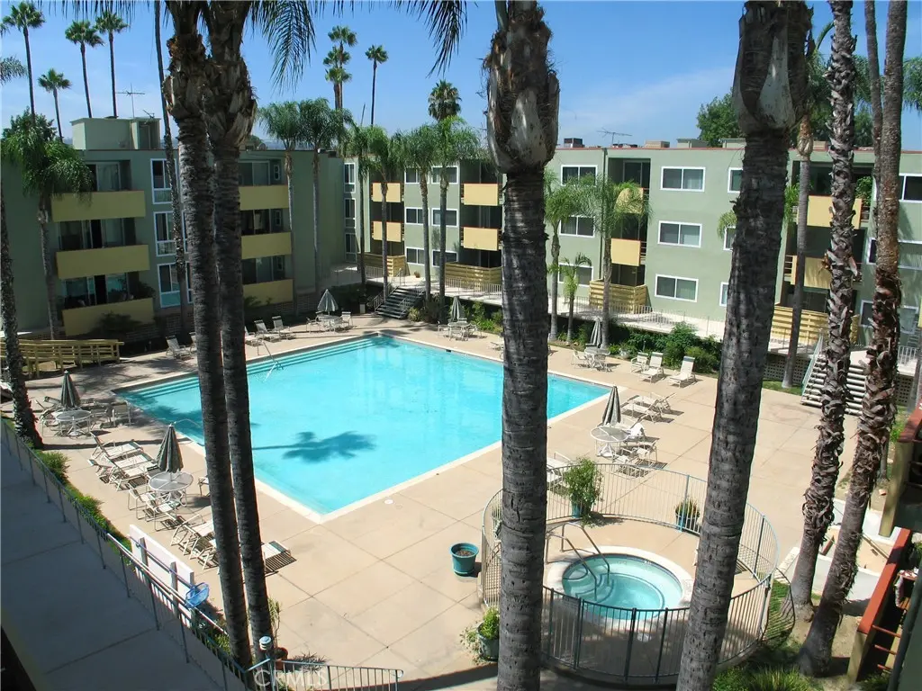 4915 Tyrone 221, Sherman Oaks, CA — listing photo 1