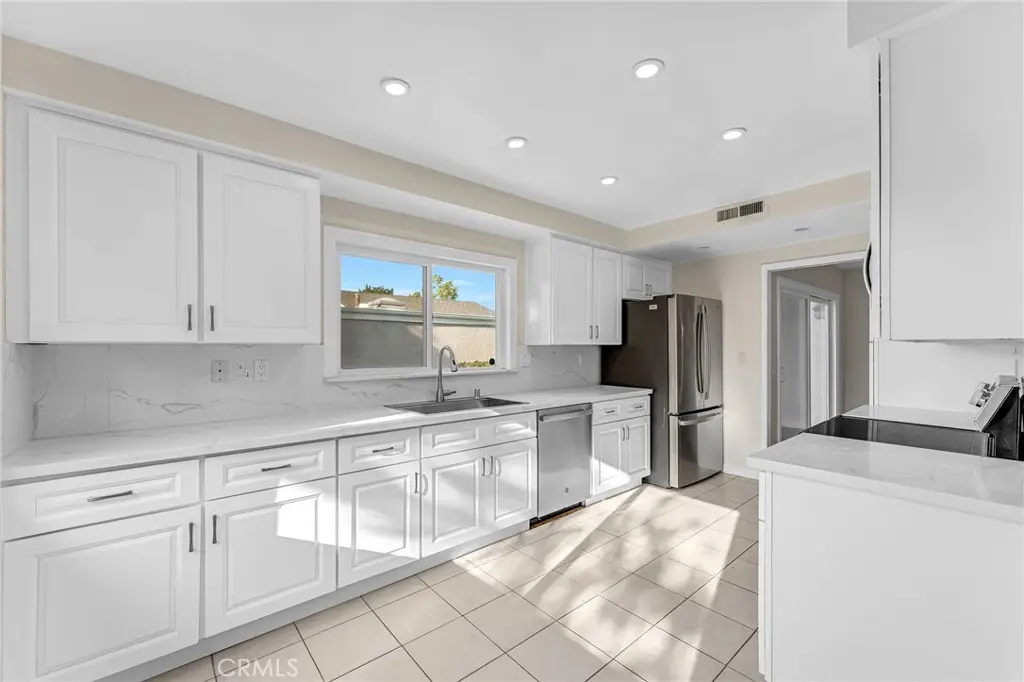 Single Family Residence for rent at 19301 Sierra Inez, Irvine, CA featuring 5 beds and 3 baths