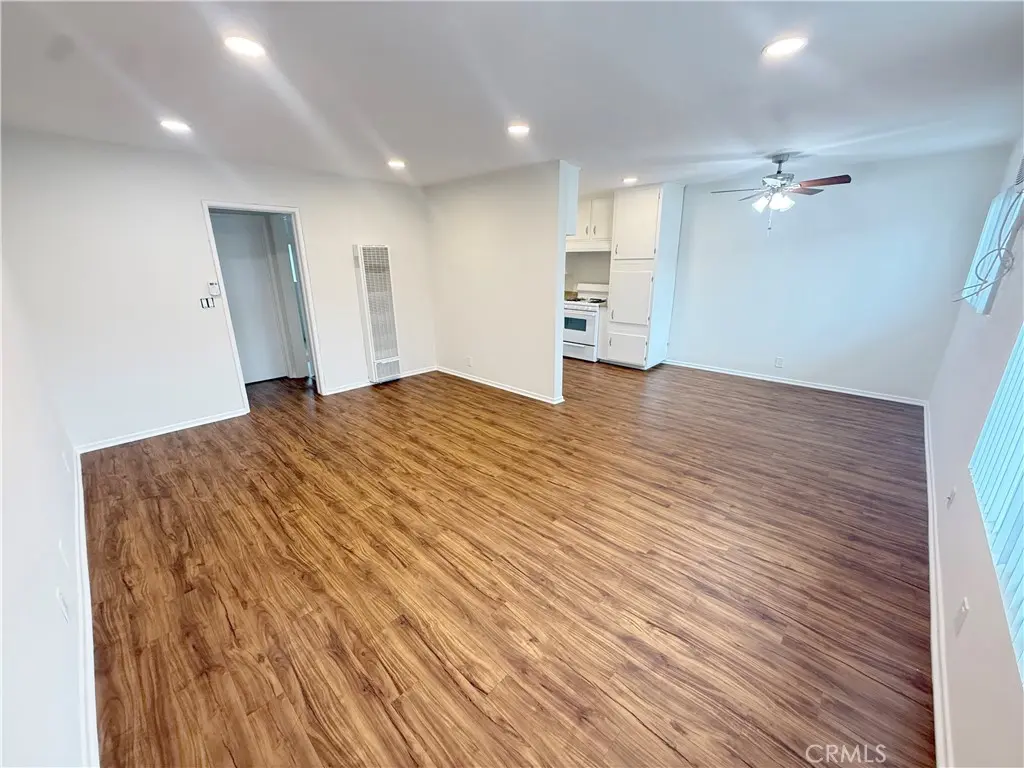 Residential Lease for rent at 919 E Acacia Avenue R, Glendale, Los Angeles County, CA featuring 1 bed and 1 bath