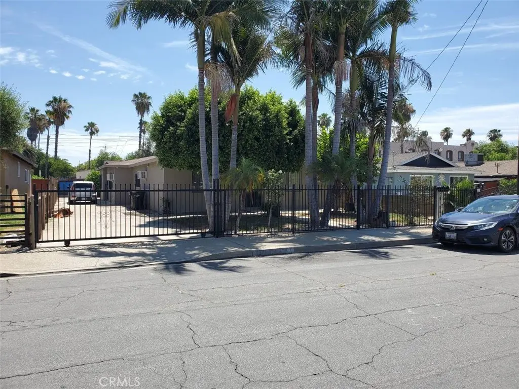 Residential Lease for rent at 1370 S Thomas, Pomona, Los Angeles County, CA featuring 2 beds and 1 bath