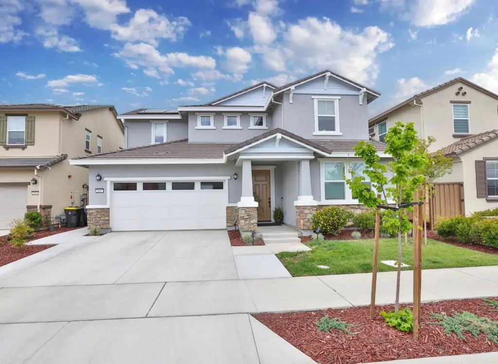 Residential Lease for rent at 2887 Penrose Lane, Lathrop, CA featuring 4 beds and 3 baths