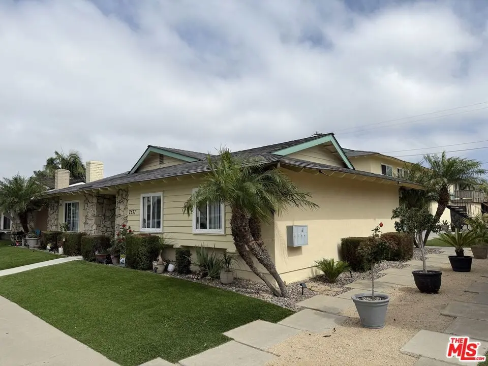 7571 Amazon Drive, Huntington Beach, CA — listing photo 1