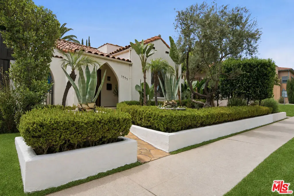 Single Family Residence for sale at 1555 S Crescent Heights Boulevard, Los Angeles, CA featuring 2 beds and 1 bath