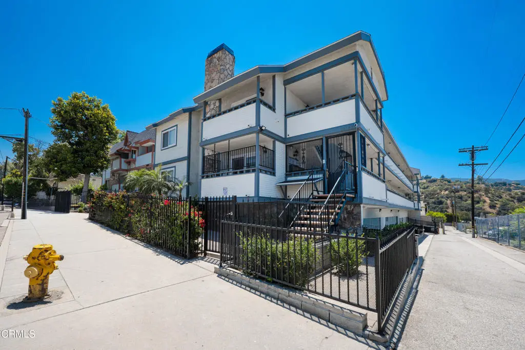 Residential Lease for rent at 10133 Tujunga Canyon Boulevard 1, Los Angeles, Los Angeles County, CA featuring 2 beds and 2 baths