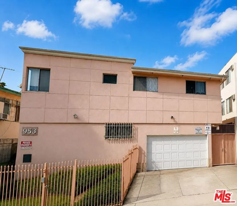 Residential Lease for rent at 953 S Westmoreland Avenue 15, Los Angeles, Los Angeles County, CA featuring 1 bed and 1 bath