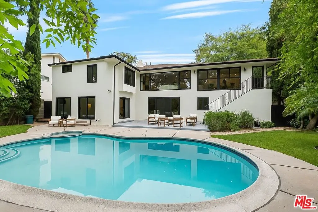 Residential Lease for rent at 11346 Thurston Place, Los Angeles, Los Angeles County, CA featuring 5 beds and 5 baths