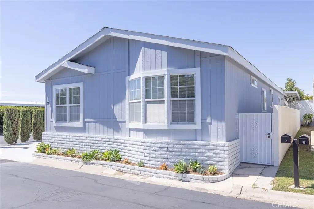 23301 Ridge Route 24, Laguna Hills, CA — listing photo 1