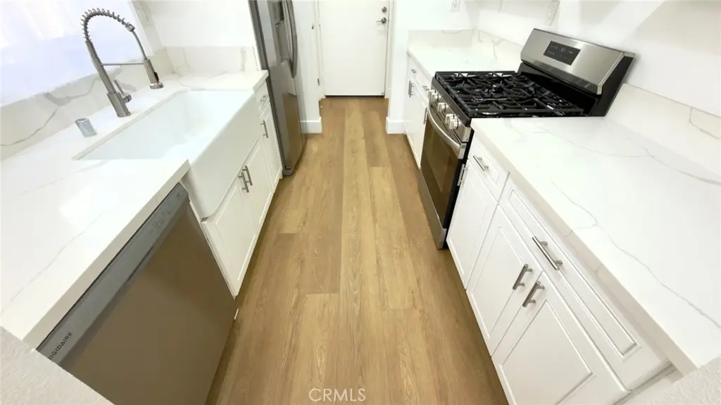 Residential Lease for rent at 839 Hayworth 104, Los Angeles, Los Angeles County, CA featuring 2 beds and 2 baths