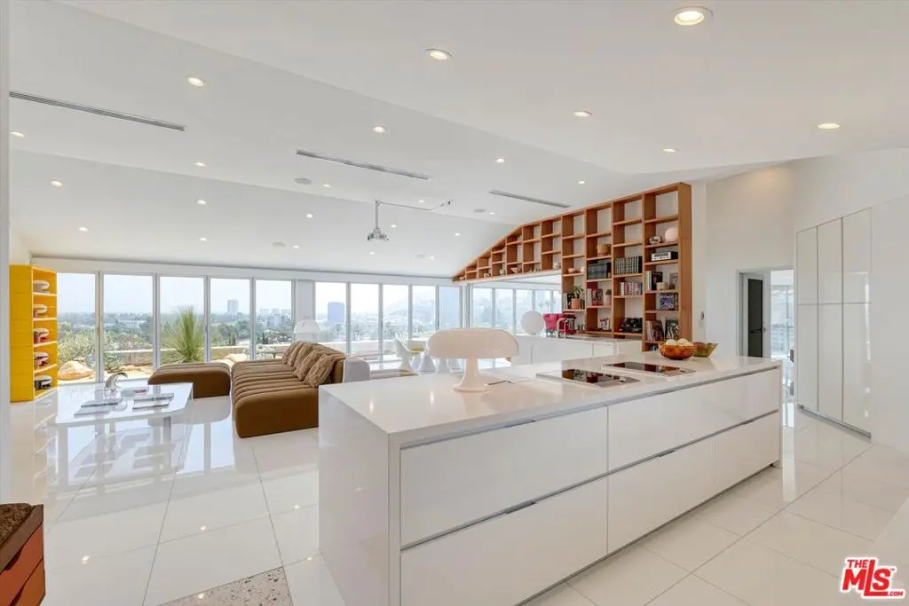 Residential Lease for rent at 11001 Wrightwood Place, Los Angeles, Los Angeles County, CA featuring 3 beds and 3 baths