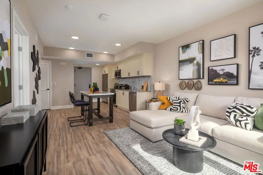 Residential Lease for rent at 201 N La Brea Avenue 601, Inglewood, Los Angeles County, CA featuring 2 beds and 2 baths