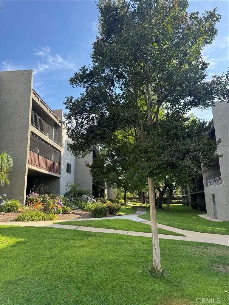 242 E Fern 205, Redlands, CA — listing photo 1