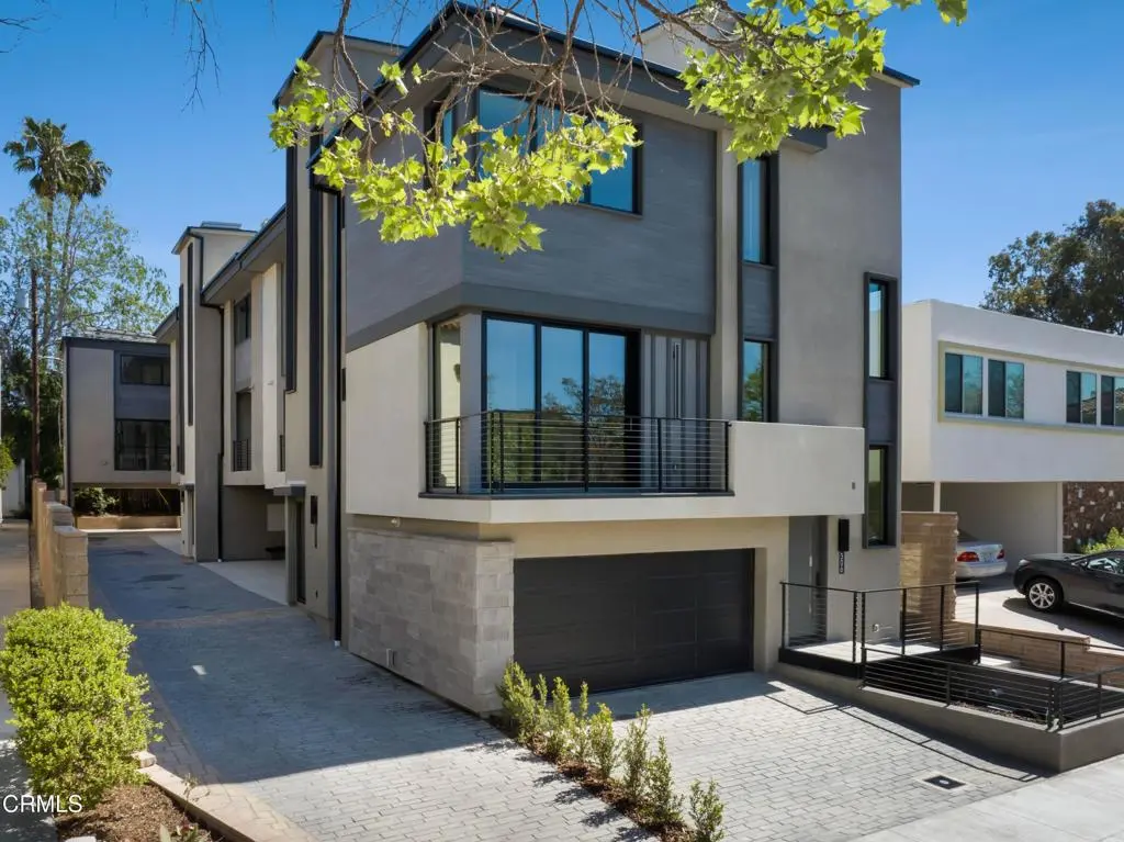 Single Family Residence for sale at 508 1/2 N Sycamore Avenue, Los Angeles, CA featuring 2 beds and 3 baths